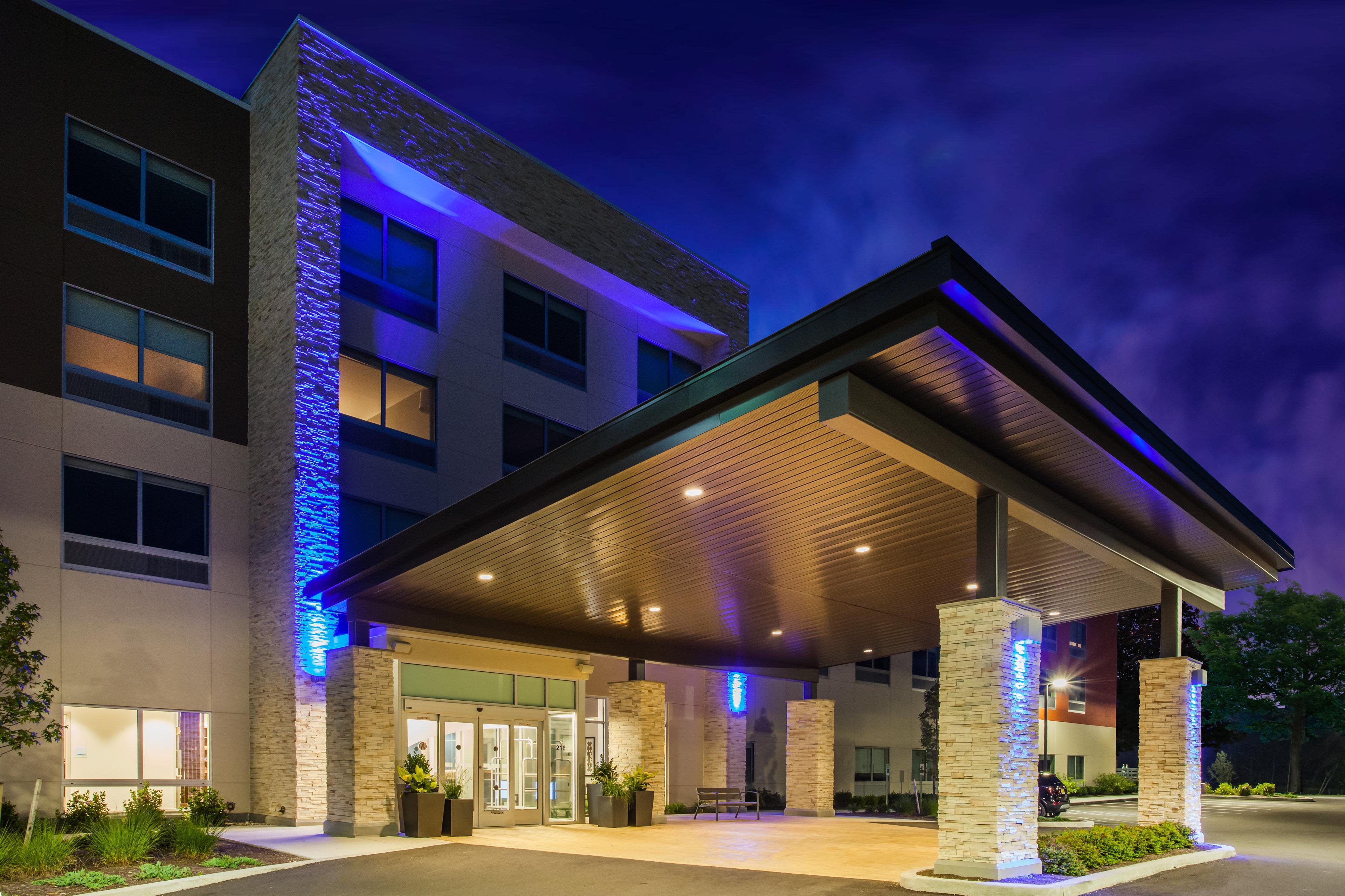 Holiday Inn Express Queensbury-Lake George Area By Ihg Екстер'єр фото