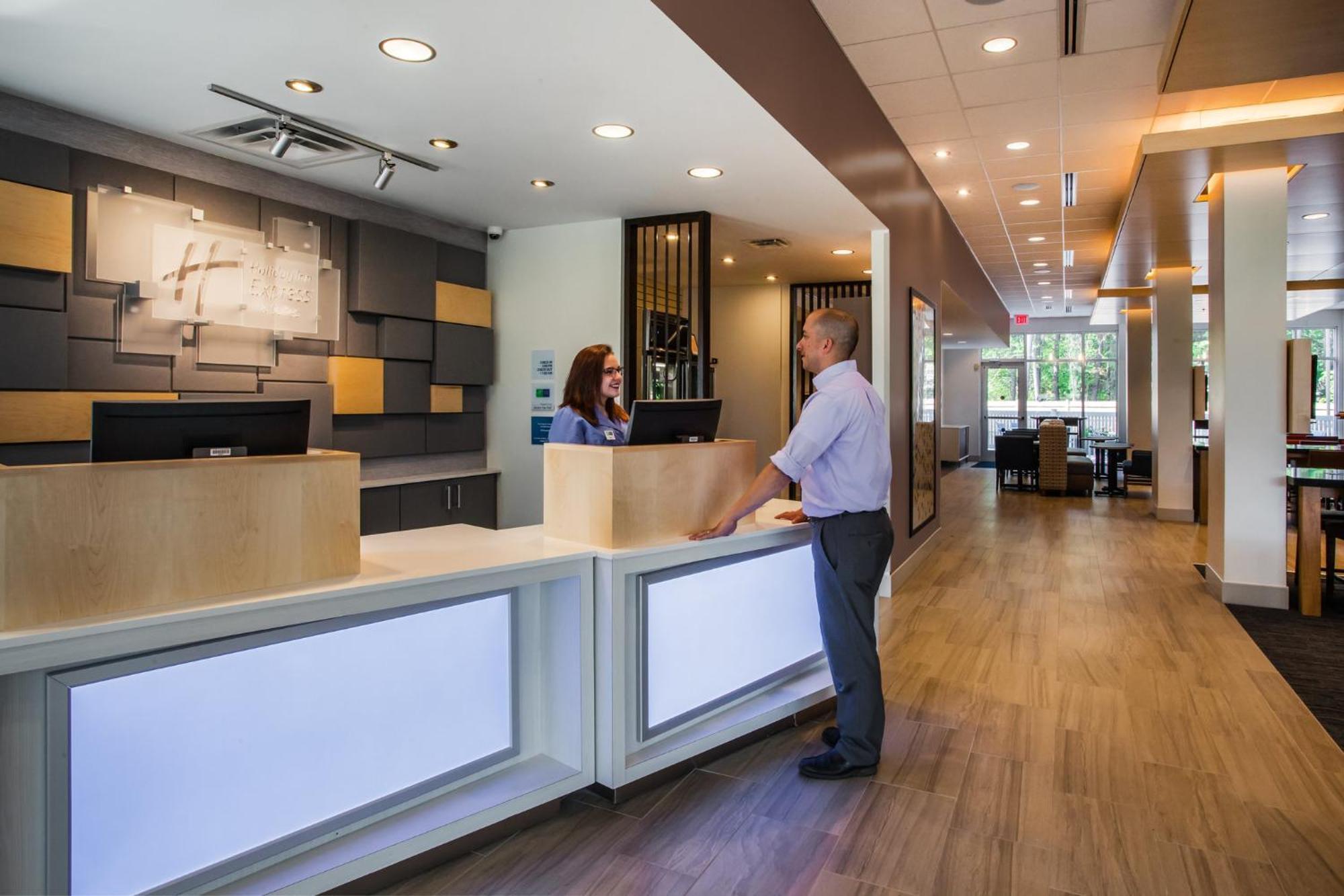 Holiday Inn Express Queensbury-Lake George Area By Ihg Екстер'єр фото